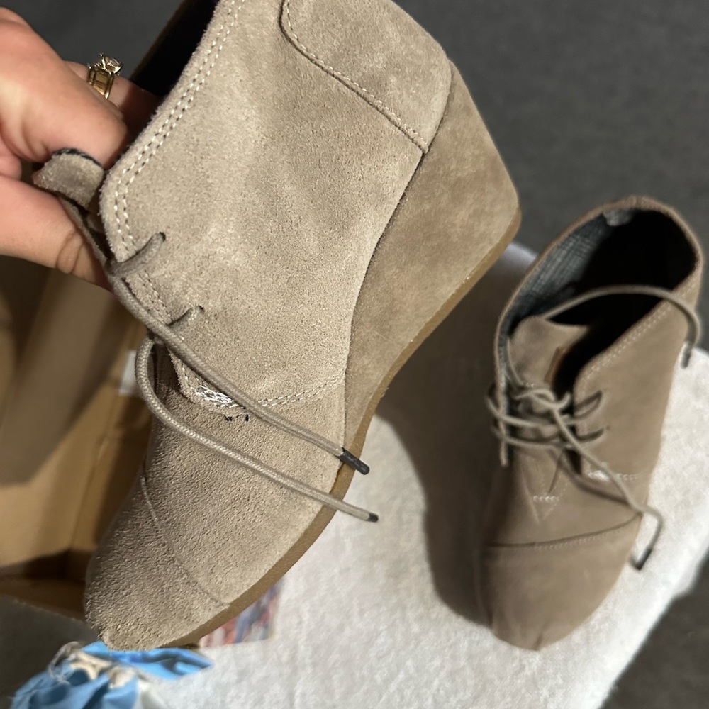 TOMS desert taupe wedges